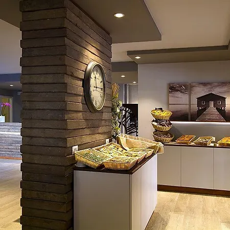 Ponza アパートホテル